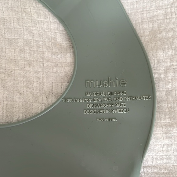 3/$20 Silicon Bib Seagull Print | Mushie | - Picture 4 of 4